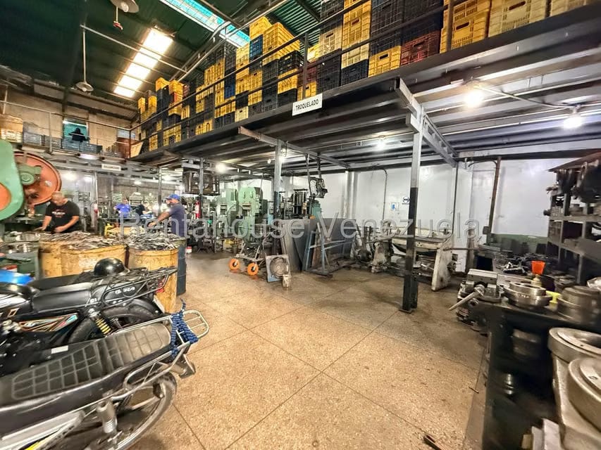 Comercial (Galpon - Deposito) en Venta en Centro, Lara - 2