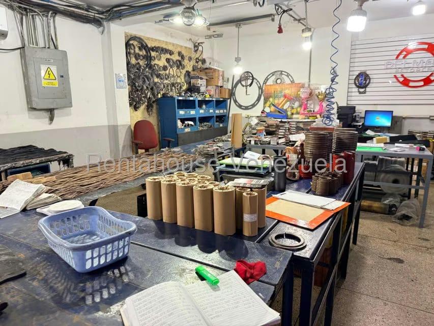 Comercial (Galpon - Deposito) en Venta en Centro, Lara - 23