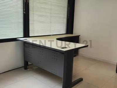 ALQUILER OFICINA CHACAO 18 AREAS CERRADAS 24 CUBICULOS - 4