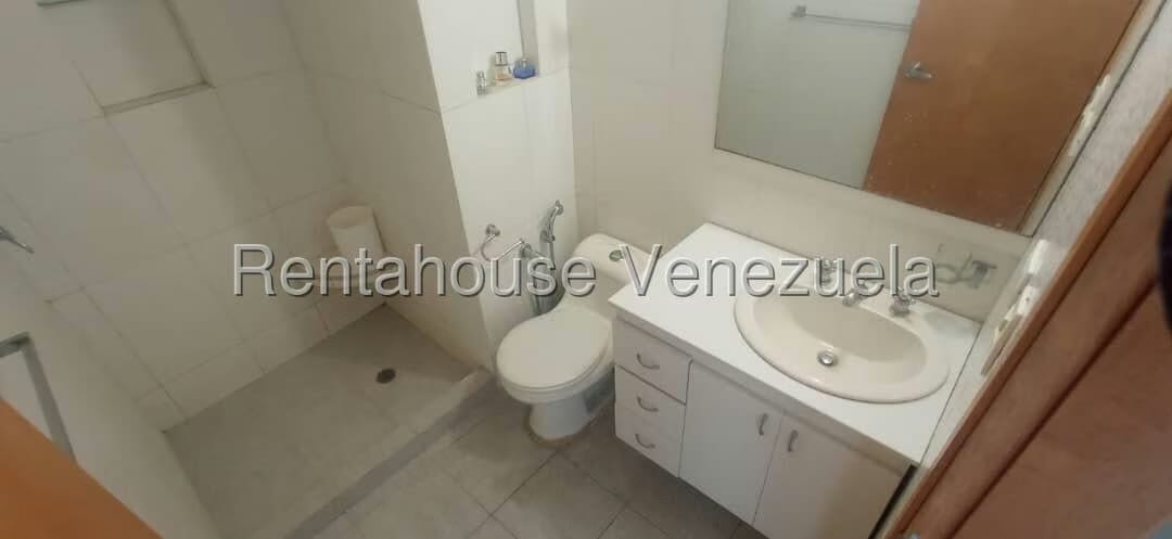 Apartamento (1 Nivel) en Alquiler en Escampadero, Distrito Metropolitano - 18
