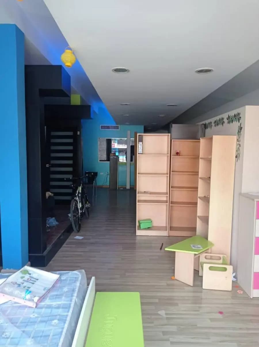 Galpon en Venta en Lechería - 6