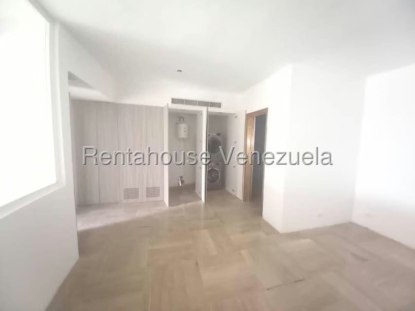 Apartamento (1 Nivel) en Alquiler en Solar del Hatillo, Distrito Metropolitano - 10