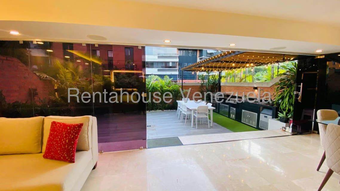 Apartamento (Duplex) en Venta en La Bonita, Distrito Metropolitano - 2