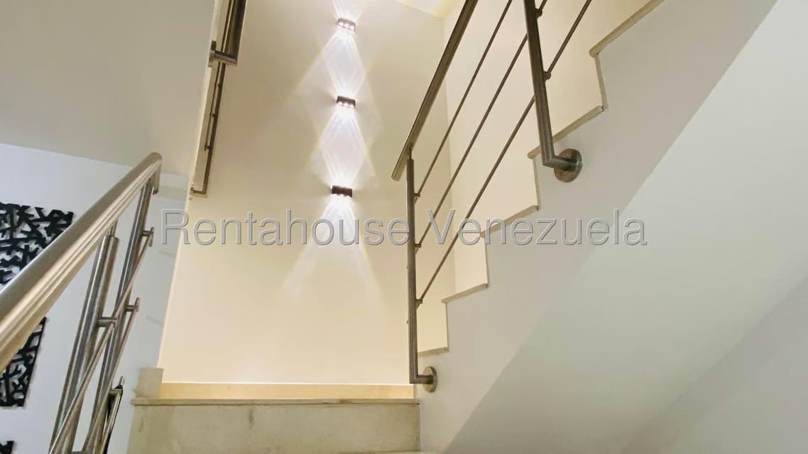 Apartamento (Duplex) en Venta en La Bonita, Distrito Metropolitano - 16