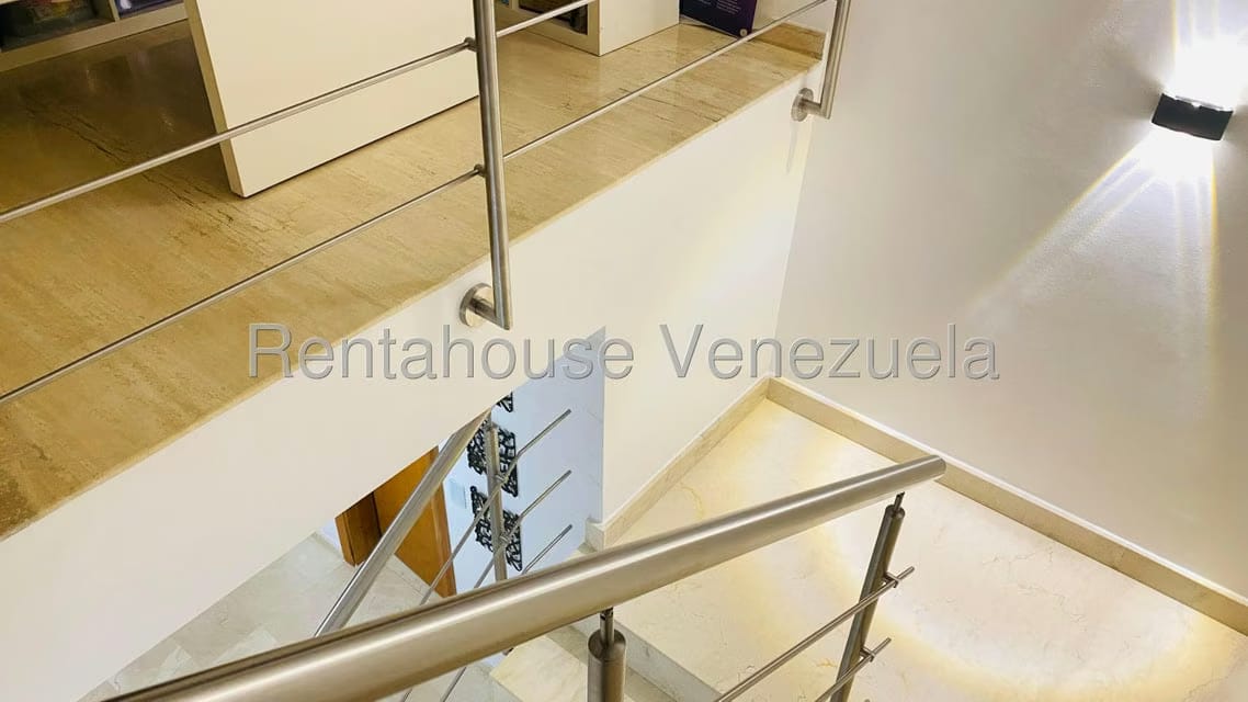 Apartamento (Duplex) en Venta en La Bonita, Distrito Metropolitano - 17