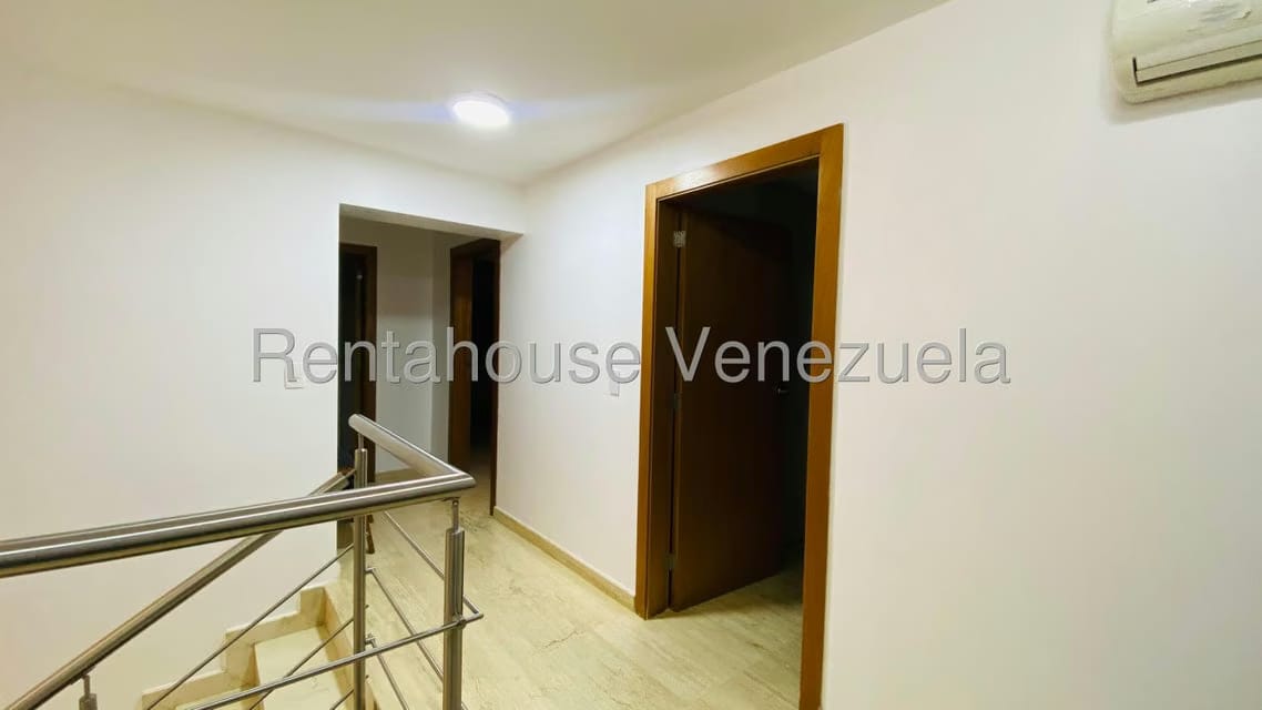 Apartamento (Duplex) en Venta en La Bonita, Distrito Metropolitano - 27