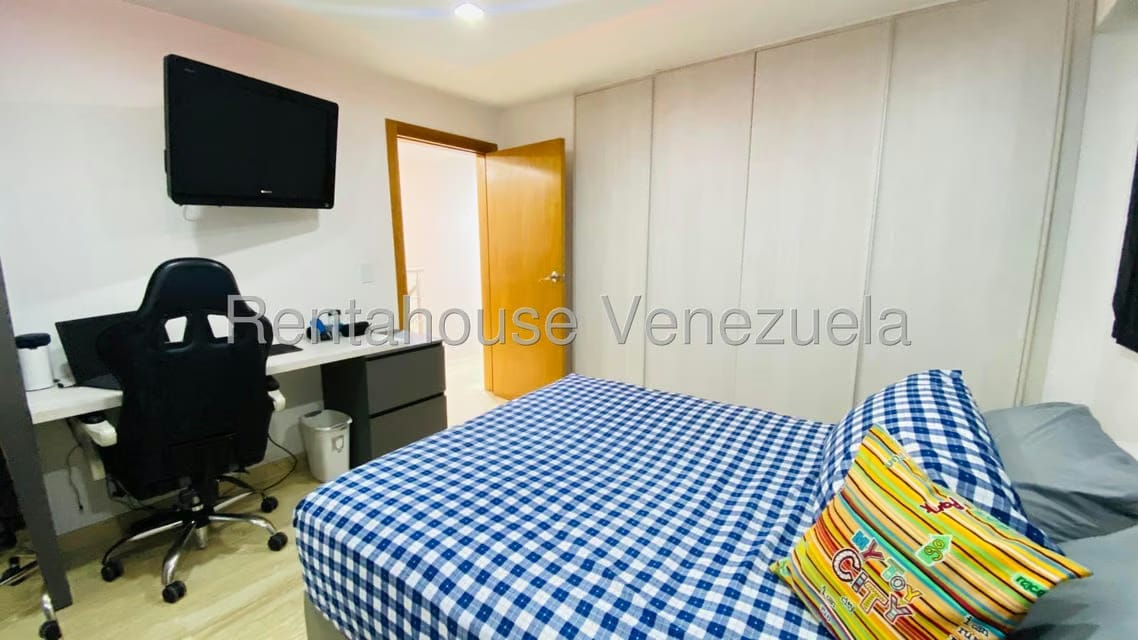 Apartamento (Duplex) en Venta en La Bonita, Distrito Metropolitano - 31