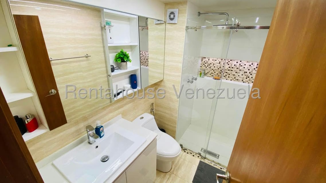Apartamento (Duplex) en Venta en La Bonita, Distrito Metropolitano - 32