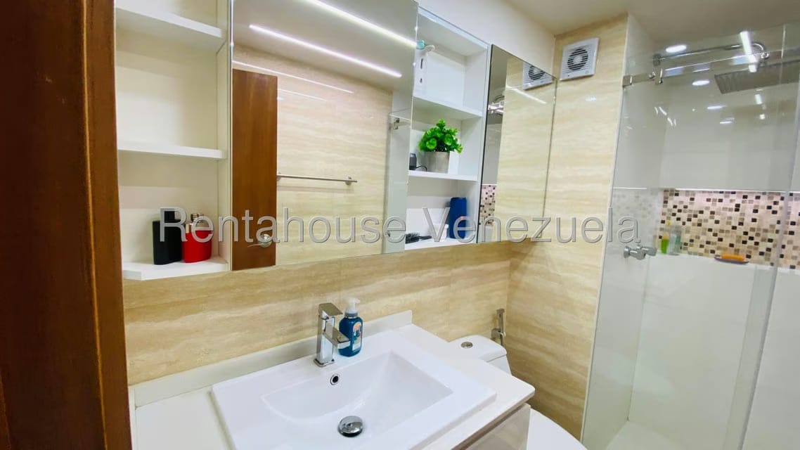 Apartamento (Duplex) en Venta en La Bonita, Distrito Metropolitano - 33