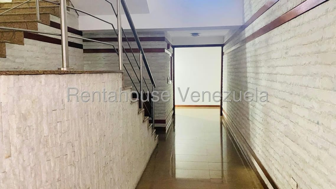 Apartamento (Duplex) en Venta en La Bonita, Distrito Metropolitano - 35