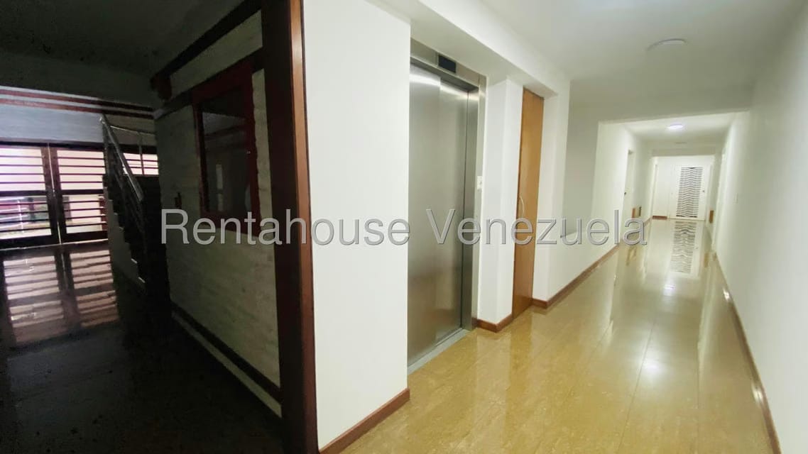 Apartamento (Duplex) en Venta en La Bonita, Distrito Metropolitano - 36