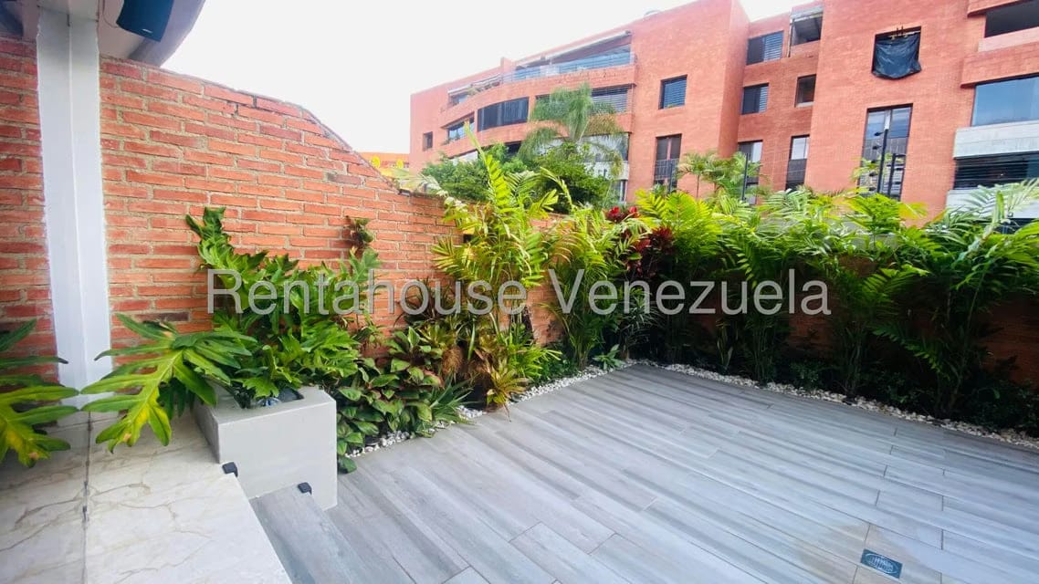 Apartamento (Duplex) en Venta en La Bonita, Distrito Metropolitano - 5