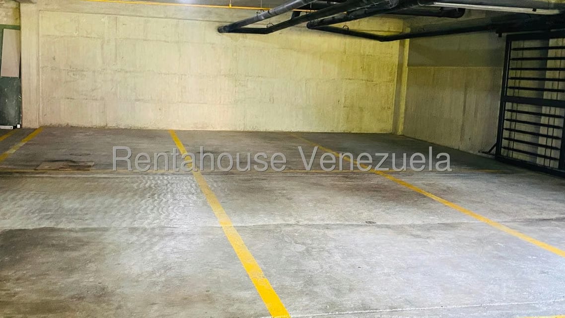 Apartamento (Duplex) en Venta en La Bonita, Distrito Metropolitano - 41
