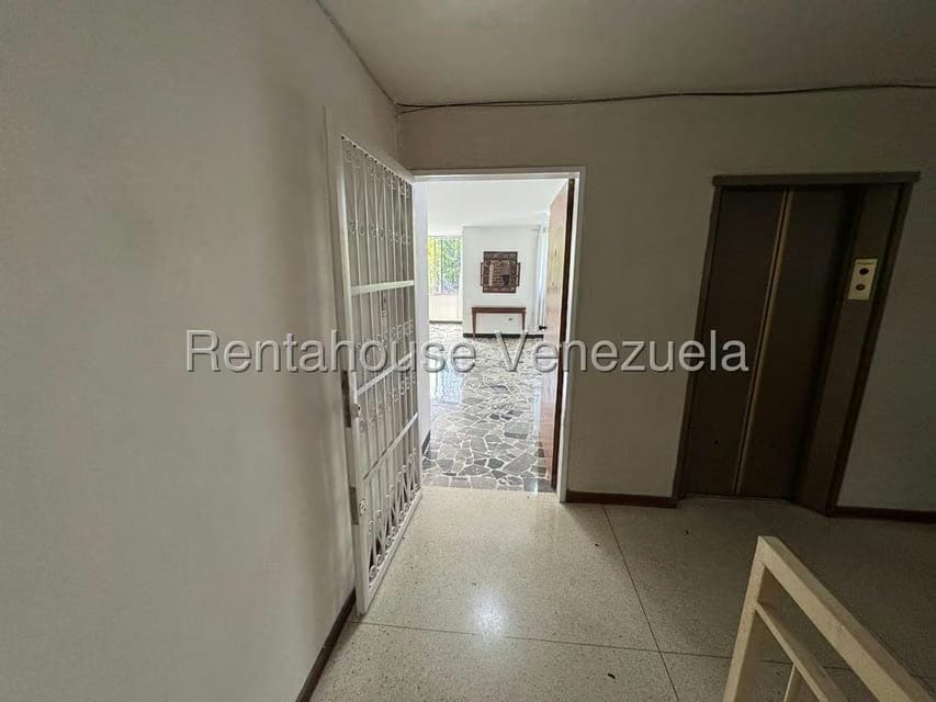 Apartamento (1 Nivel) en Alquiler en Caurimare, Distrito Metropolitano - 2