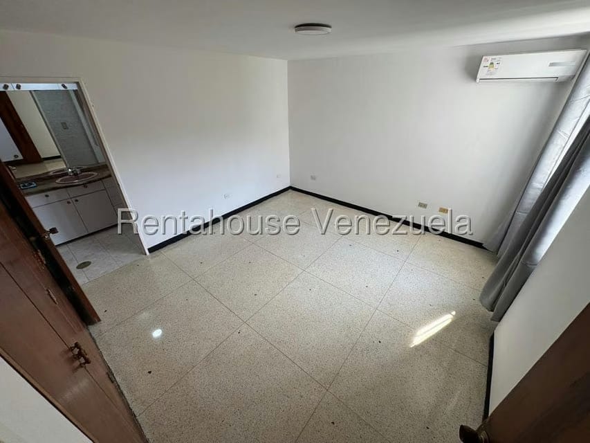 Apartamento (1 Nivel) en Alquiler en Caurimare, Distrito Metropolitano - 25