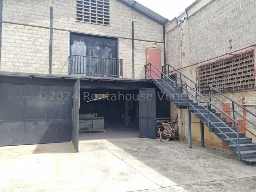 Comercial (Galpon - Deposito) en Venta en Sector Industrial Cloris, Miranda - 13