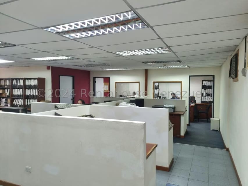 Comercial (Galpon - Deposito) en Venta en Sector Industrial Cloris, Miranda - 18