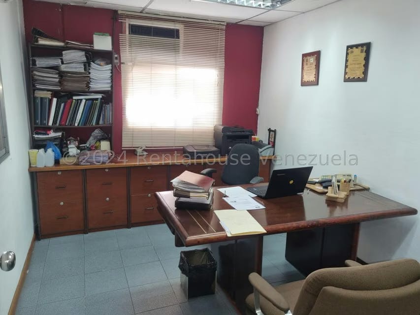 Comercial (Galpon - Deposito) en Venta en Sector Industrial Cloris, Miranda - 24