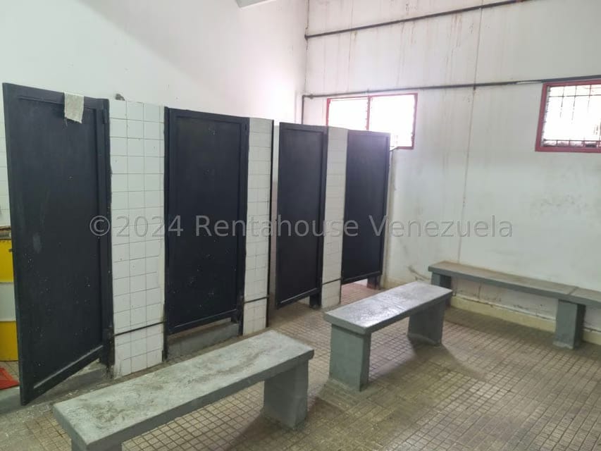 Comercial (Galpon - Deposito) en Venta en Sector Industrial Cloris, Miranda - 25