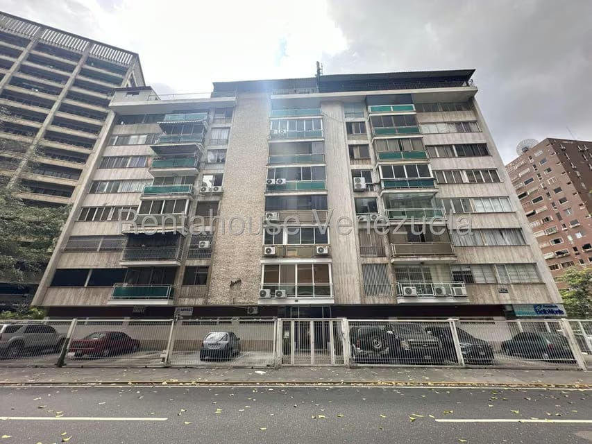 Apartamento (1 Nivel) en Alquiler en Los Palos Grandes, Distrito Metropolitano