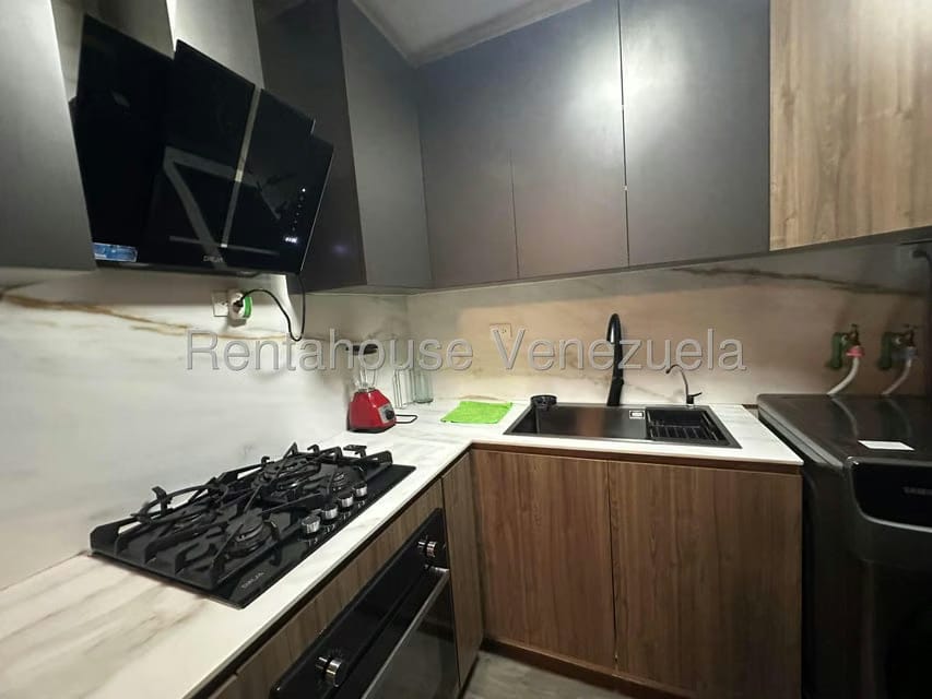 Apartamento (1 Nivel) en Alquiler en Los Palos Grandes, Distrito Metropolitano - 11