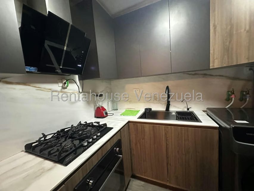 Apartamento (1 Nivel) en Alquiler en Los Palos Grandes, Distrito Metropolitano - 11