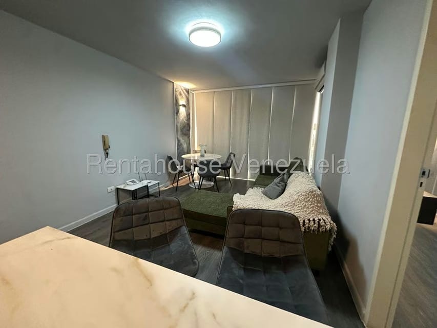 Apartamento (1 Nivel) en Alquiler en Los Palos Grandes, Distrito Metropolitano - 13