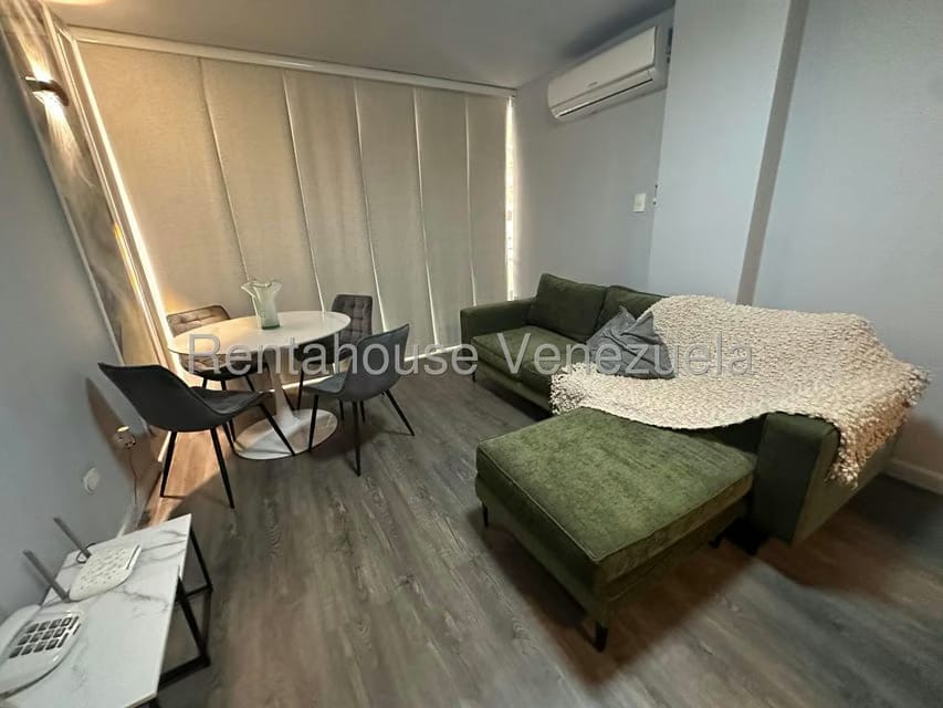 Apartamento (1 Nivel) en Alquiler en Los Palos Grandes, Distrito Metropolitano - 14