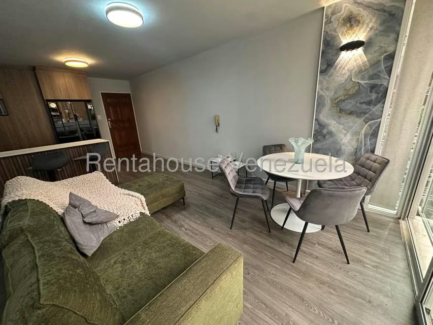 Apartamento (1 Nivel) en Alquiler en Los Palos Grandes, Distrito Metropolitano - 15