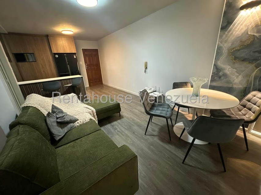 Apartamento (1 Nivel) en Alquiler en Los Palos Grandes, Distrito Metropolitano - 18