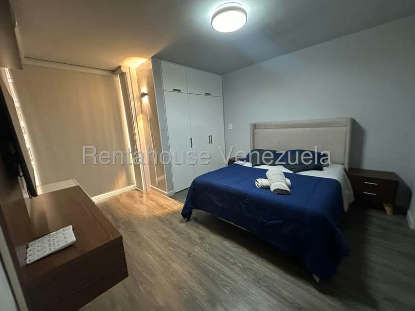 Apartamento (1 Nivel) en Alquiler en Los Palos Grandes, Distrito Metropolitano - 19