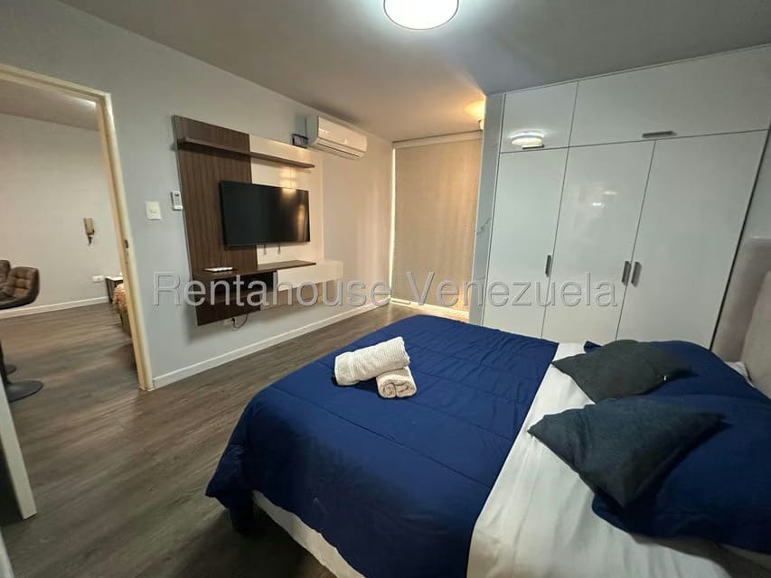 Apartamento (1 Nivel) en Alquiler en Los Palos Grandes, Distrito Metropolitano - 21
