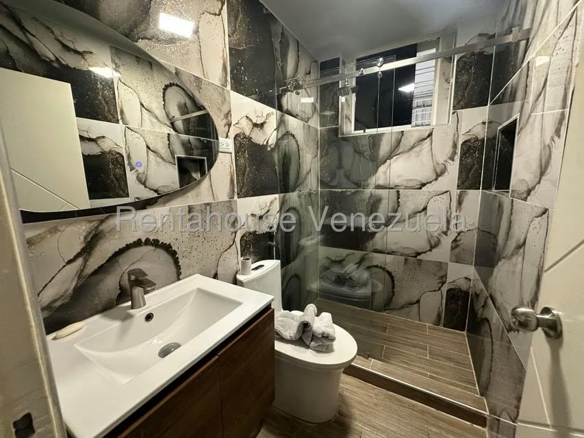 Apartamento (1 Nivel) en Alquiler en Los Palos Grandes, Distrito Metropolitano - 22