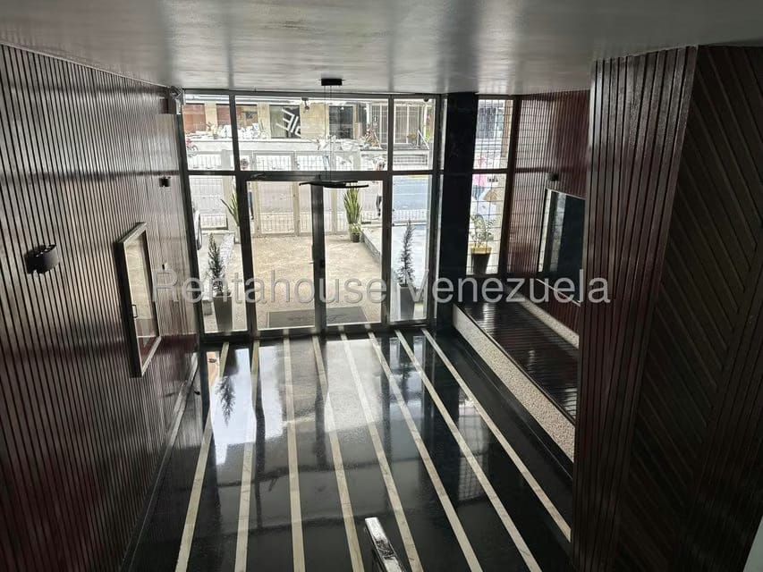 Apartamento (1 Nivel) en Alquiler en Los Palos Grandes, Distrito Metropolitano - 24