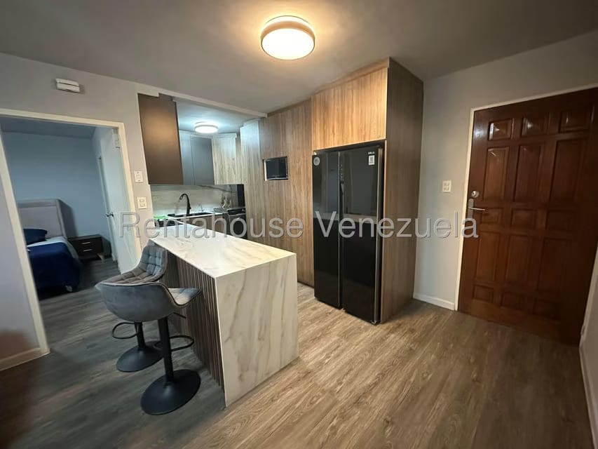 Apartamento (1 Nivel) en Alquiler en Los Palos Grandes, Distrito Metropolitano - 4