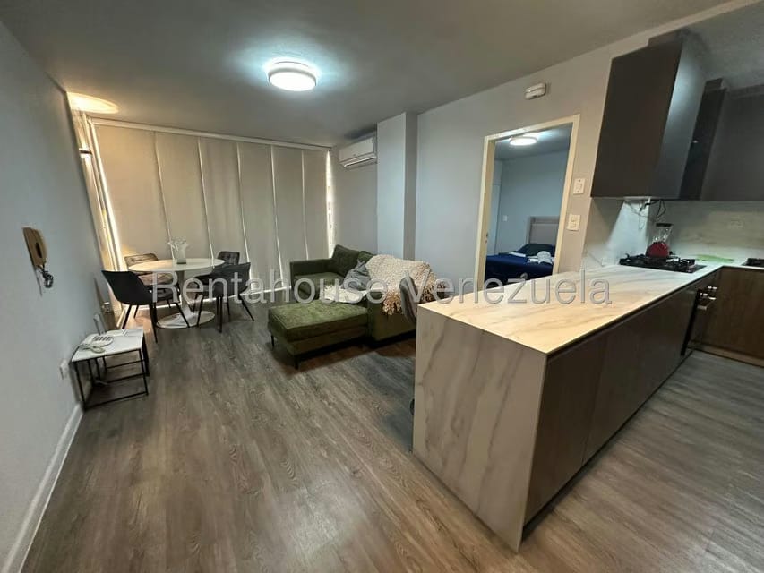 Apartamento (1 Nivel) en Alquiler en Los Palos Grandes, Distrito Metropolitano - 5