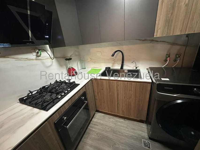 Apartamento (1 Nivel) en Alquiler en Los Palos Grandes, Distrito Metropolitano - 7