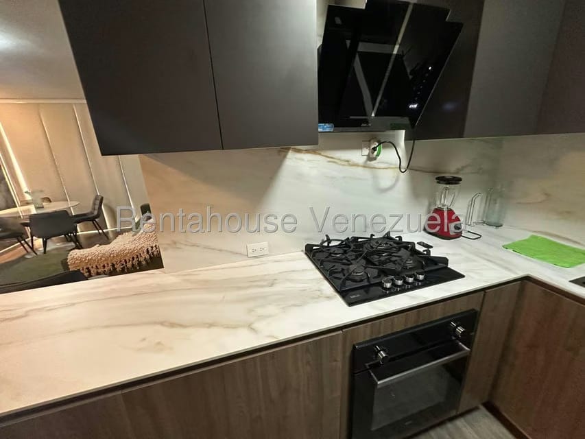 Apartamento (1 Nivel) en Alquiler en Los Palos Grandes, Distrito Metropolitano - 8