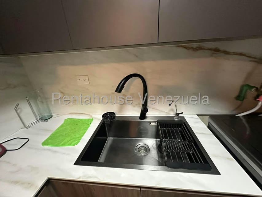Apartamento (1 Nivel) en Alquiler en Los Palos Grandes, Distrito Metropolitano - 9