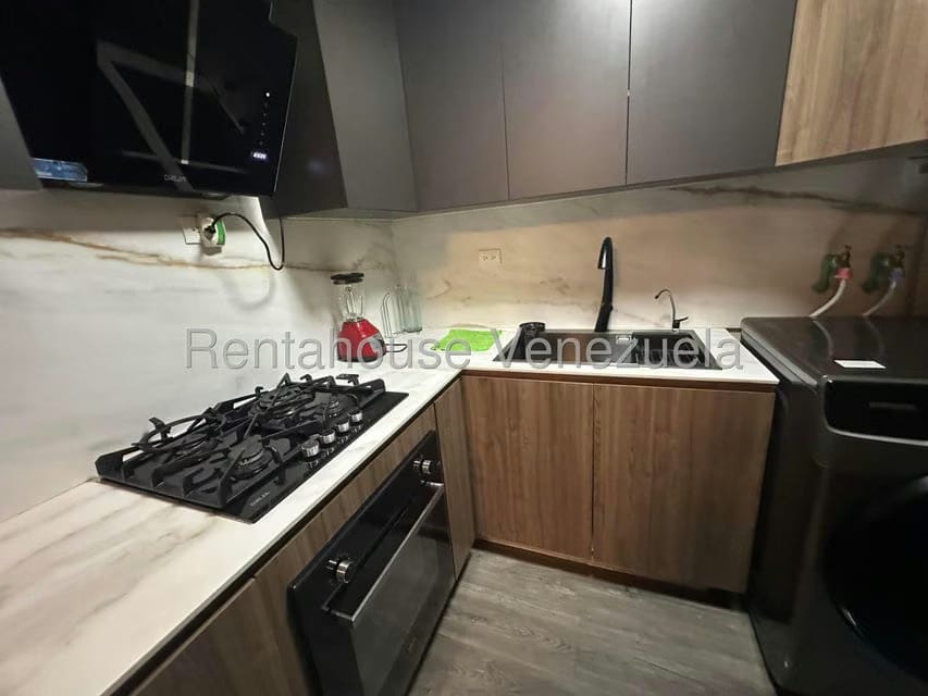 Apartamento (1 Nivel) en Alquiler en Los Palos Grandes, Distrito Metropolitano - 10