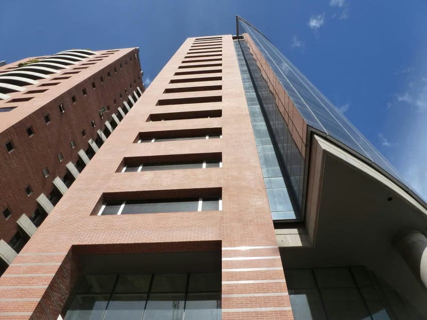 Comercial (Oficina) en Alquiler en Los Dos Caminos, Distrito Metropolitano - 2