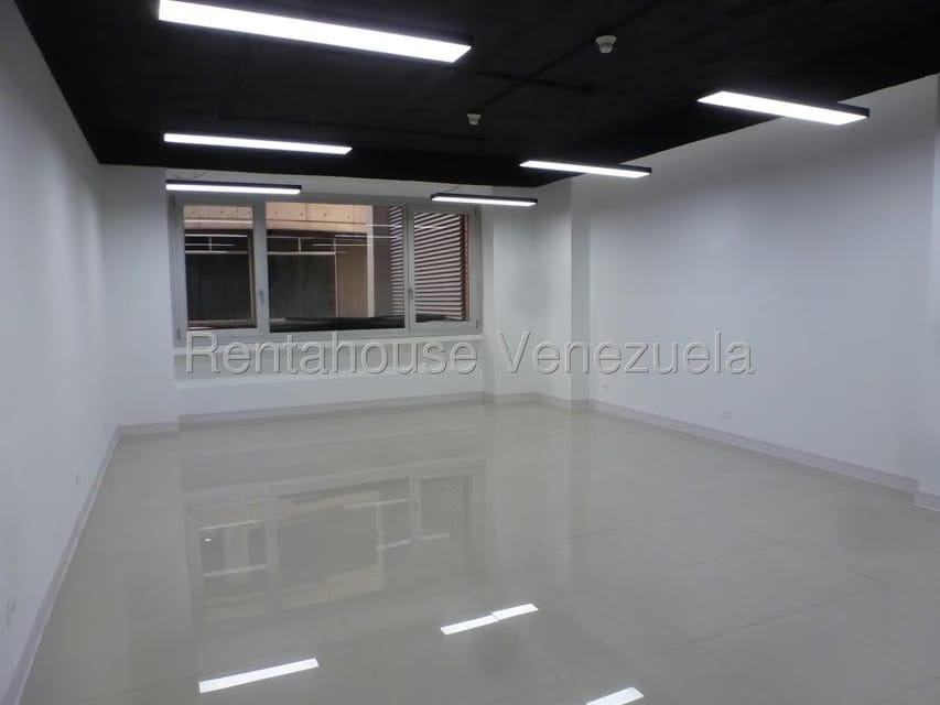 Comercial (Oficina) en Alquiler en Los Dos Caminos, Distrito Metropolitano - 11