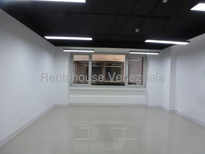 Comercial (Oficina) en Alquiler en Los Dos Caminos, Distrito Metropolitano - 12