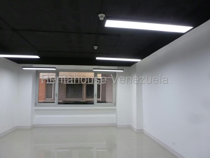 Comercial (Oficina) en Alquiler en Los Dos Caminos, Distrito Metropolitano - 13