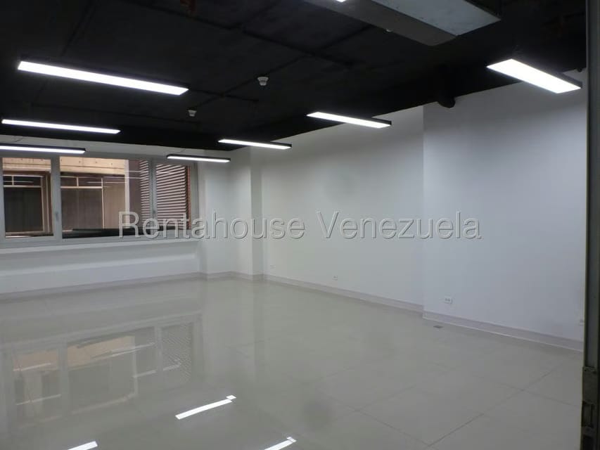 Comercial (Oficina) en Alquiler en Los Dos Caminos, Distrito Metropolitano - 14