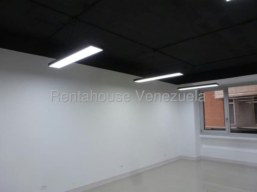 Comercial (Oficina) en Alquiler en Los Dos Caminos, Distrito Metropolitano - 15