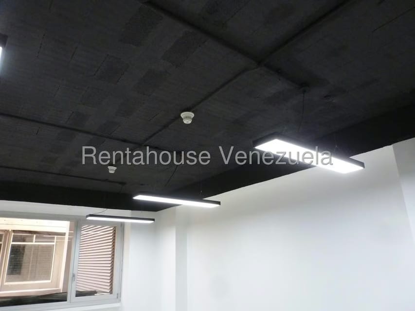 Comercial (Oficina) en Alquiler en Los Dos Caminos, Distrito Metropolitano - 17