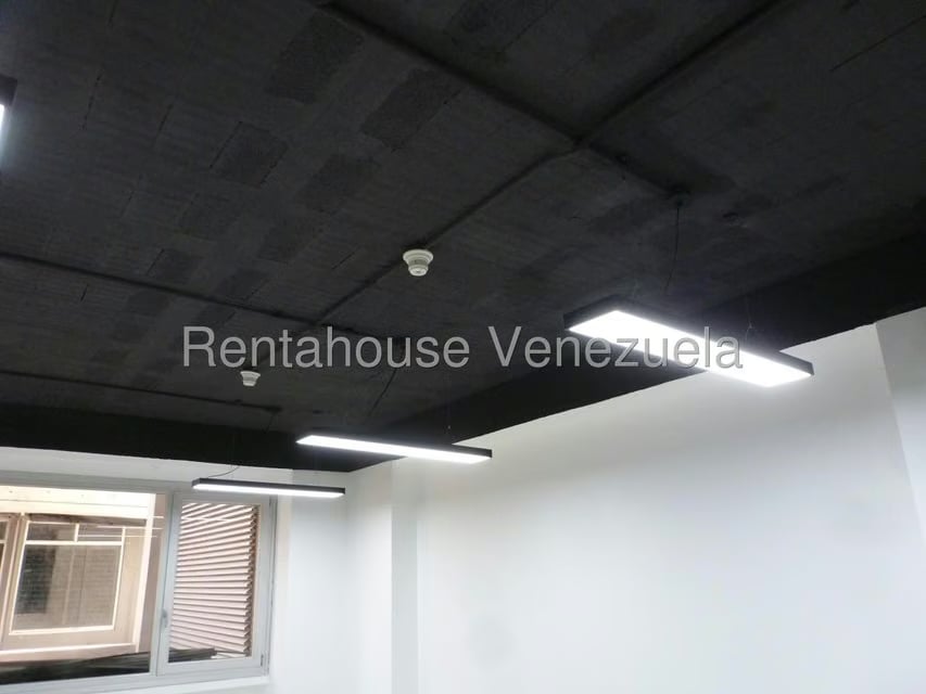 Comercial (Oficina) en Alquiler en Los Dos Caminos, Distrito Metropolitano - 17
