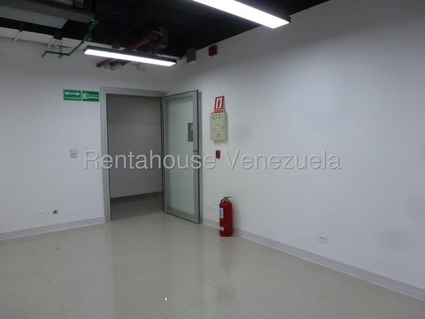 Comercial (Oficina) en Alquiler en Los Dos Caminos, Distrito Metropolitano - 19
