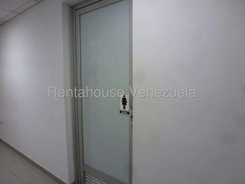 Comercial (Oficina) en Alquiler en Los Dos Caminos, Distrito Metropolitano - 20